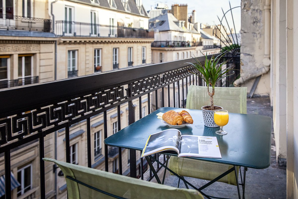 47/Chambres/Junior Suite/suite-Chambre-paris-Villa-opera-drouot-hotel-4-etoiles-grands-boulevards-petit-dejeuner-terrasse-balcon.jpg